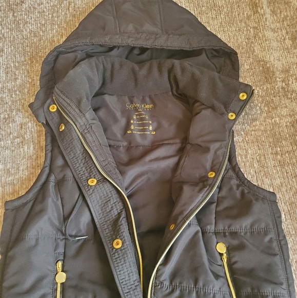 Calvin Klein Performance Black Puffer Vest - Picture 3 of 8